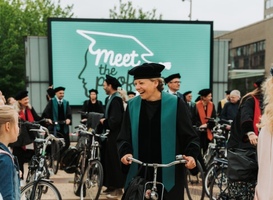 Hoogleraren in toga trekken weer stad in om leerlingen wetenschap te laten zien